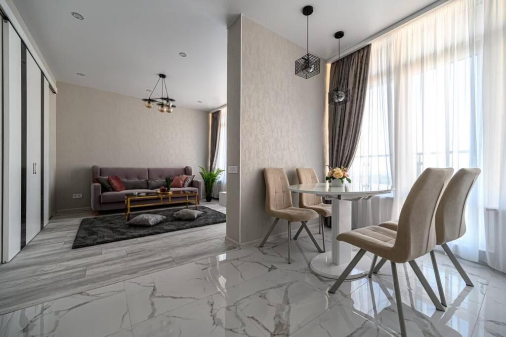 Комфортные Апартаменты 36 Жемчужина Odessa Buitenkant foto